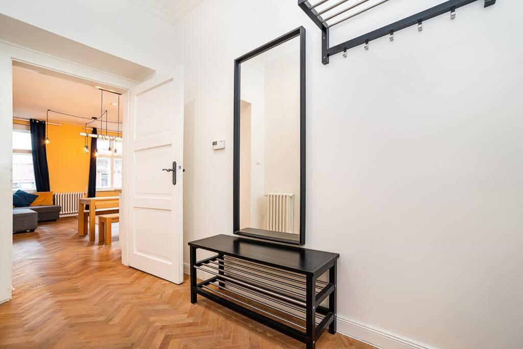 Elegant, Modern, 2-Bed Flat By Museum Of Prague Praga Exterior foto